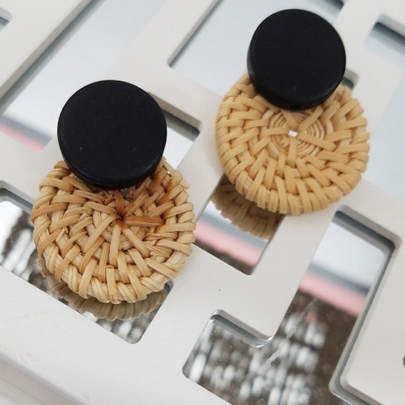 Jewelry - Black and cream earrings